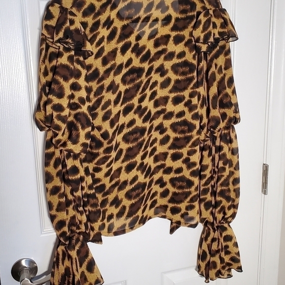LEOPARD Print Bell Sleeve Top - Picture 8 of 9